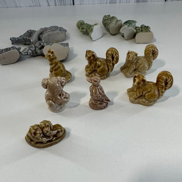 Lot of 25 Vintage Wade Whimsies England Red Rose Tea Miniature Figures Figurines - Picture 5 of 8